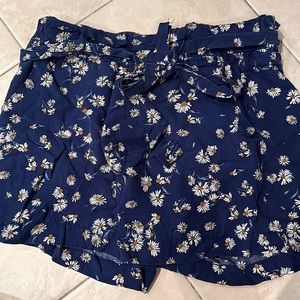 Thread & supply daisy shorts